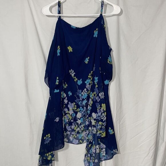 Unique spectrum floral blouse - Picture 5 of 7